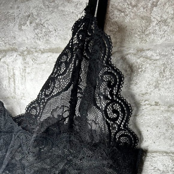 Elegant Black Lace Pajama Set - Picture 6 of 12
